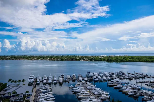 123 LAKESHORE DR 1945