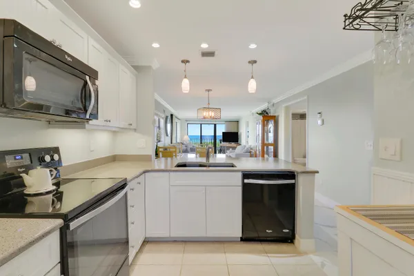 7420 S OCEAN DR 211