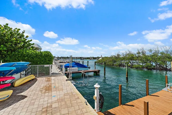375 BEACH RD 201