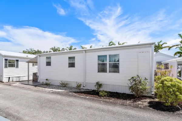 13 HIBISCUS DR H