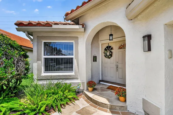 6097 BAY ISLES DR