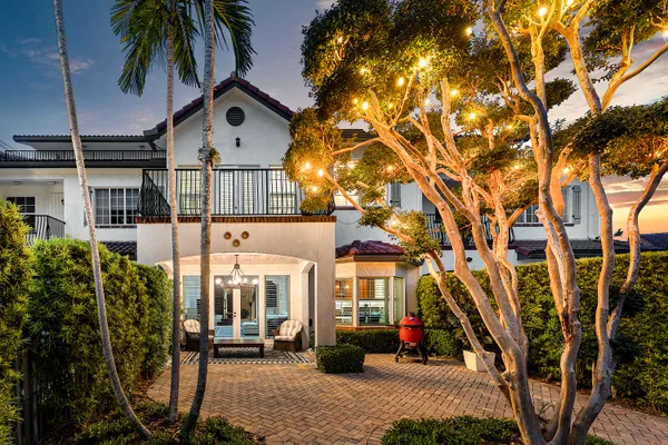 828 ESTUARY WAY