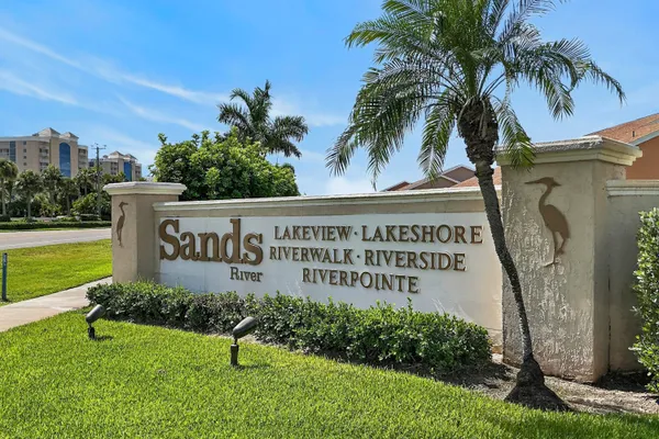 3212 S LAKEVIEW CIR 10104