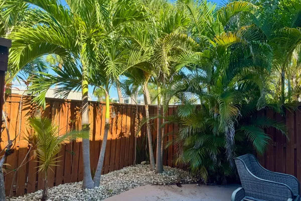 1420 OCEAN WAY 25A