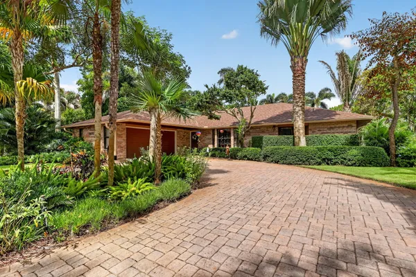 5673 SE LAMAY DR