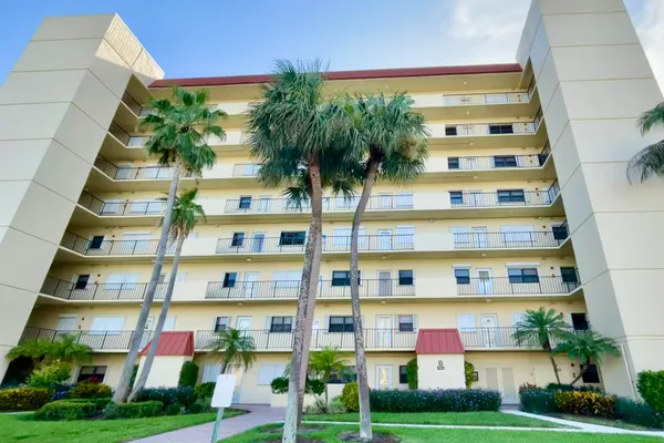 7430 S OCEAN DR 219