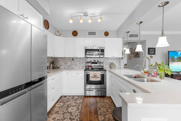 2041 LYNDHURST J J