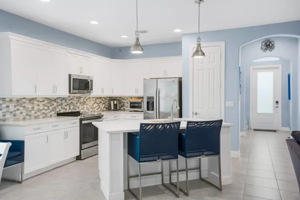 6151 BELLA ROSA LN