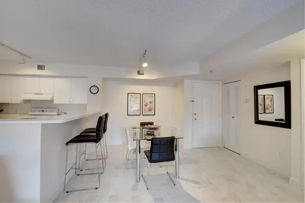 135 YACHT CLUB WAY 207