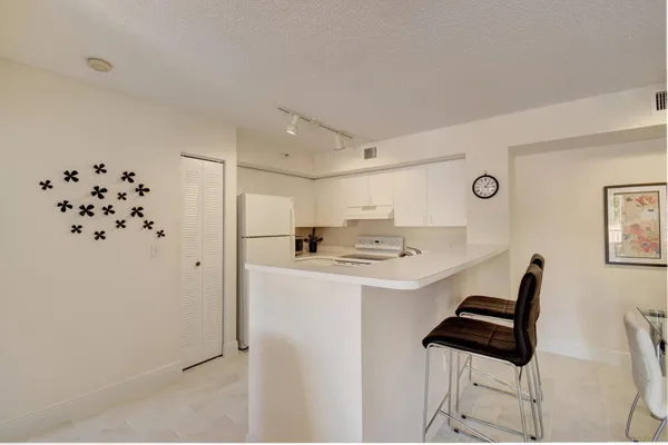 135 YACHT CLUB WAY 207