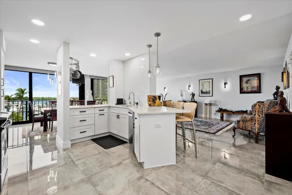 120 LAKESHORE DR 4360