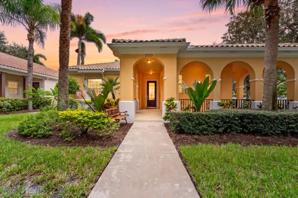 3723 COMMUNITY DR