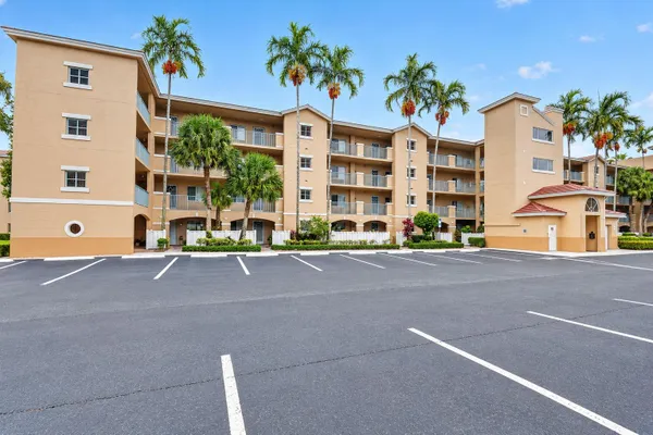 12547 IMPERIAL ISLE DR 303