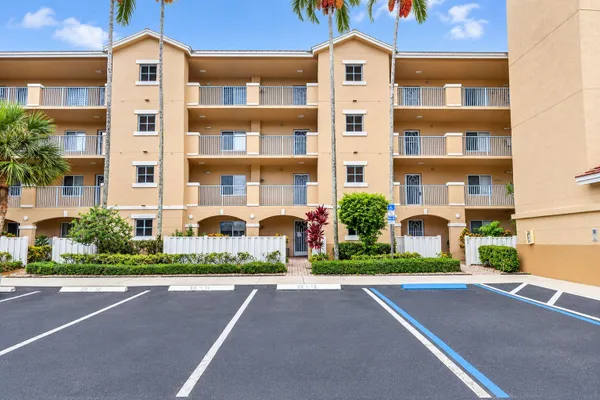 12547 IMPERIAL ISLE DR 303
