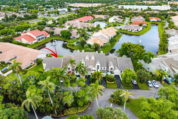 225 N LAKESHORE DR