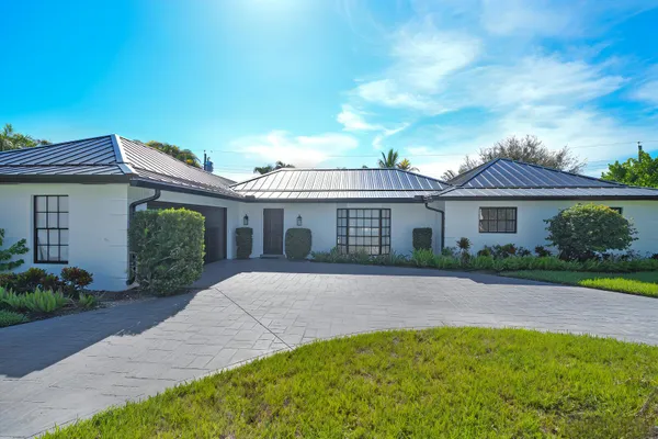 7 SE PADDOCK CIR