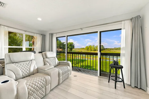 1111 DUNCAN CIR 202