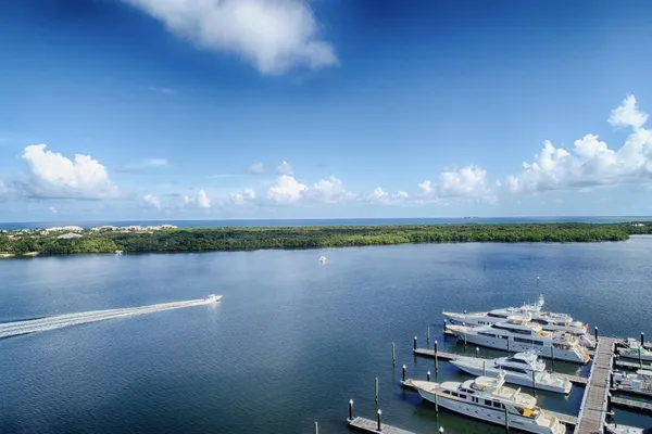 100 LAKESHORE DR 754