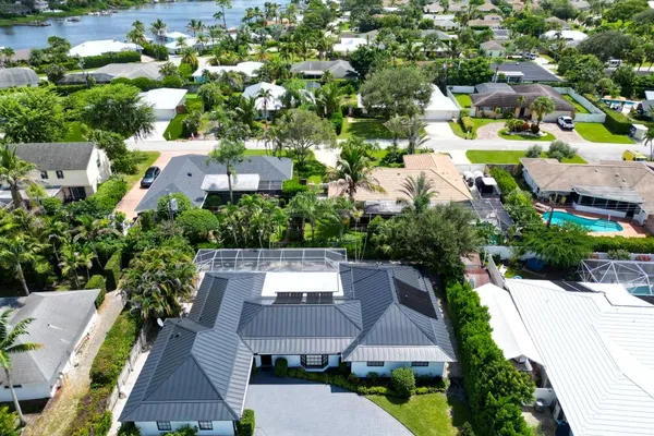 7 SE PADDOCK CIR