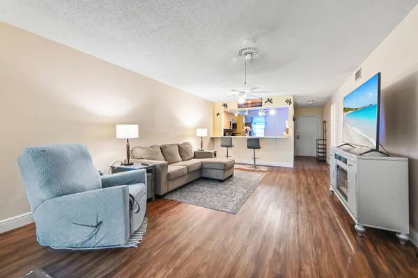 2302 SUNRISE BLVD 206