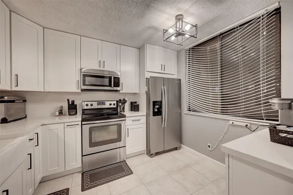 8592 W SUNRISE BLVD 206
