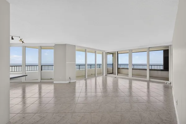 600 OCEAN DR 9A