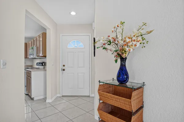 1120 SWAN LAKE CIR 1402