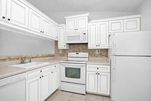 9919 NOB HILL CT 9919