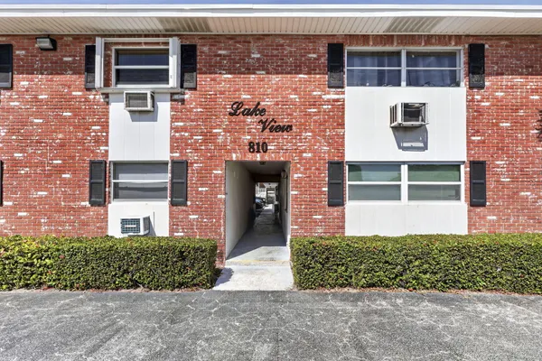 810 LAKE SHORE DR 25