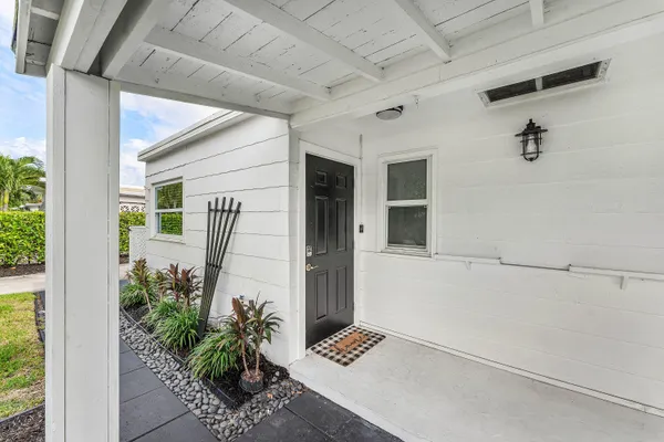 124 MAYFIELD RD W