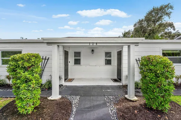 124 MAYFIELD RD W