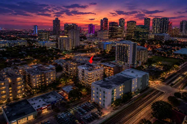 411 NW 1ST AVE 704