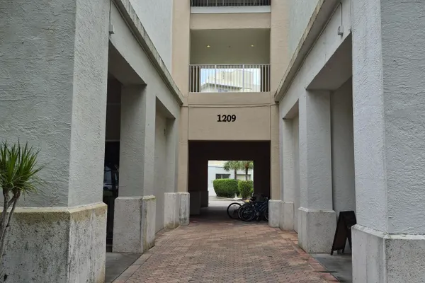 1209 MAIN ST 205