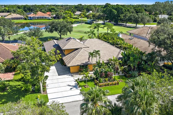 3 SHELDRAKE LN