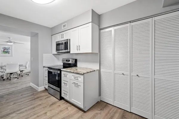 950 EGRET CIR 5206