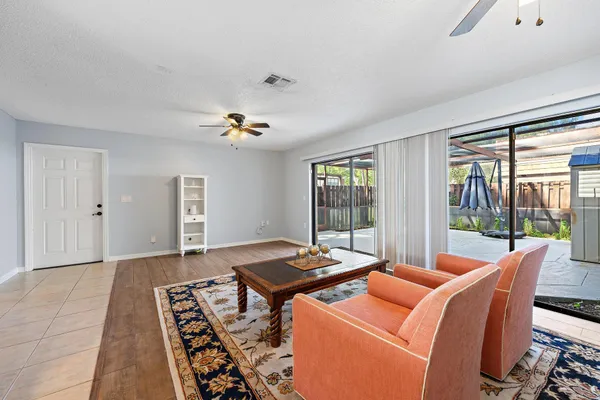 148 WEYBRIDGE CIR C