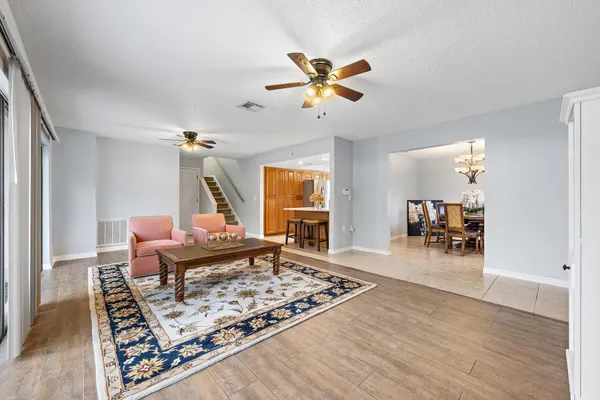 148 WEYBRIDGE CIR C