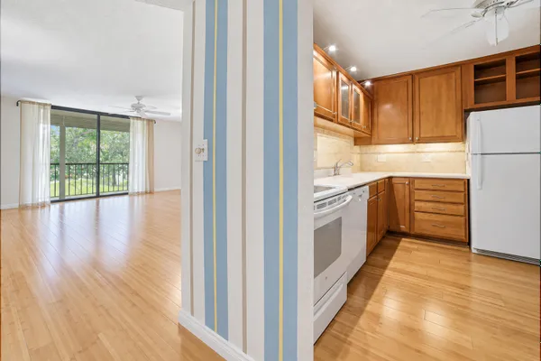 5340 LAS VERDES CIR 202