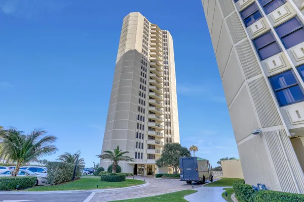 2800 N OCEAN DR A-22A