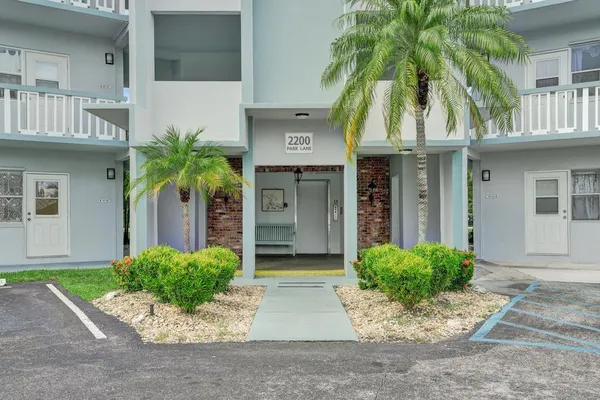 2200 PARK LN 111