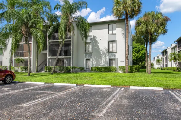 1009 GREEN PINE BLVD F3