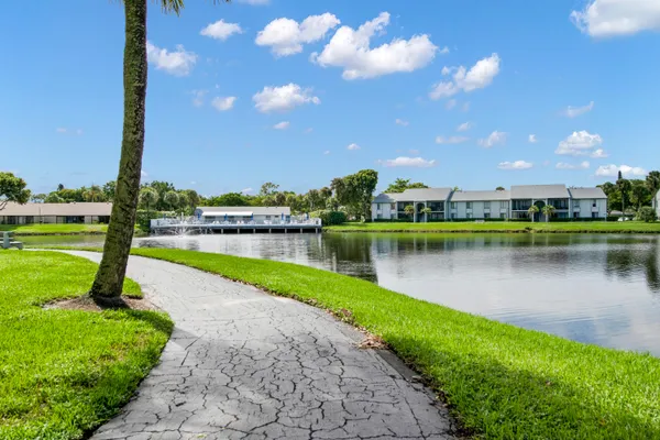 1009 GREEN PINE BLVD F3