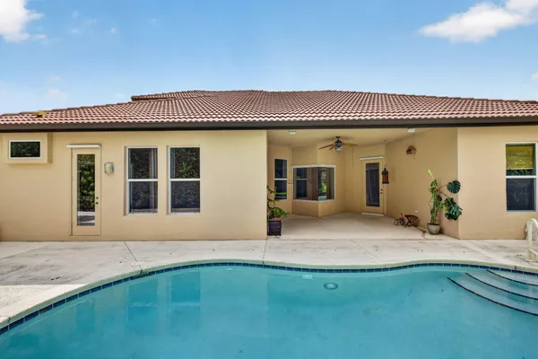 805 SW CLASSICO CT
