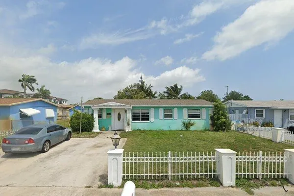 207 NE 6TH AVE