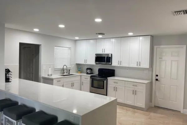 1831 E CT