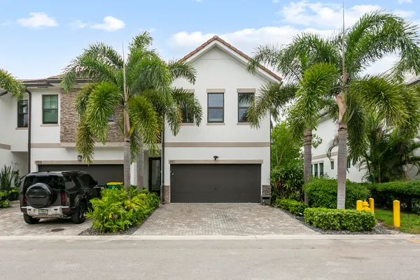 4511 E AQUA BELLA LN