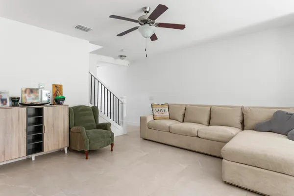 4511 E AQUA BELLA LN