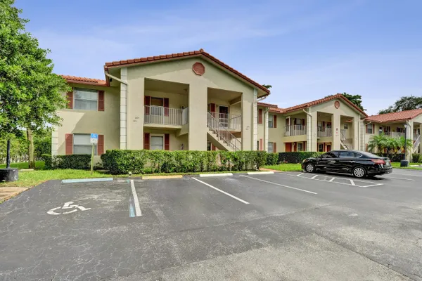 3081 HOLIDAY SPRINGS BLVD 102-6