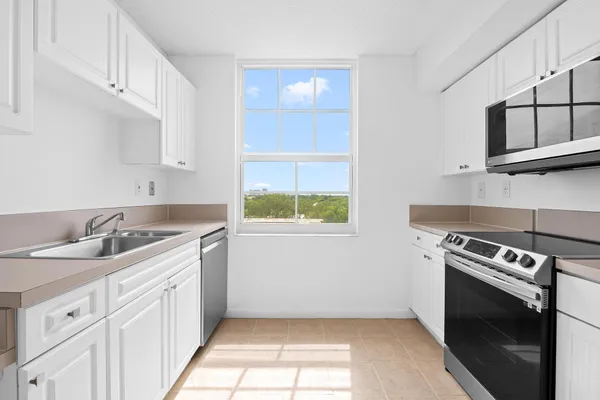 520 SE 5TH AVE 2510