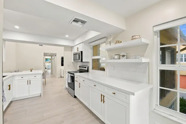 2121 S OCEAN BLVD 106